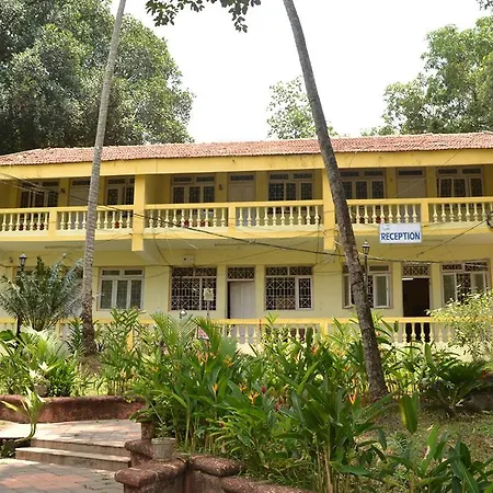 Mayem Lakeview Hotel